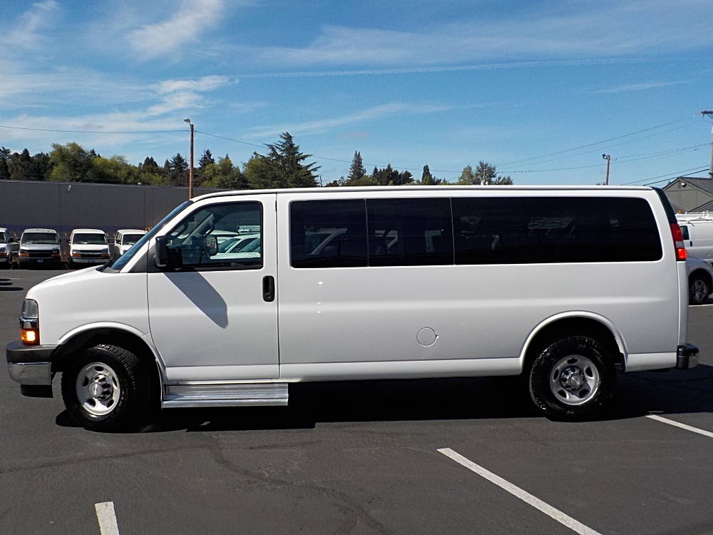 chevrolet express passenger 2017 1GAZGPFG8H1334744 image chevrolet express passenger 2017 1GAZGPFG8H1334744 image